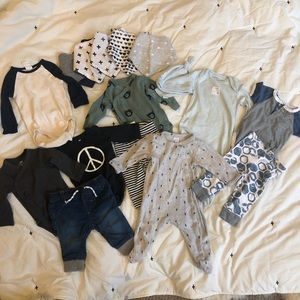 Lot of boys clothes & pajamas 0-3 months